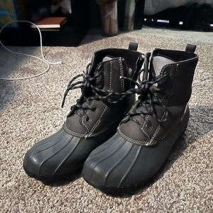 Waterproof winter/rain boots. Laces but also has zipper sides n